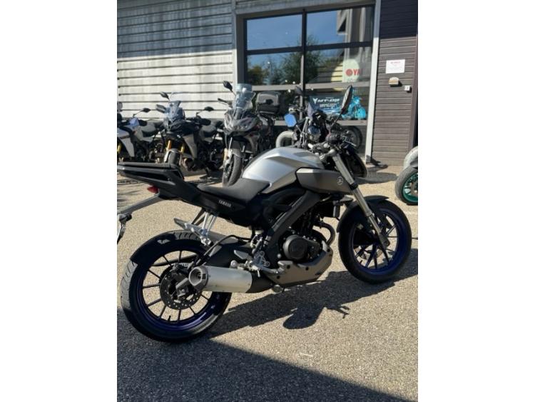 YAMAHA MT-125