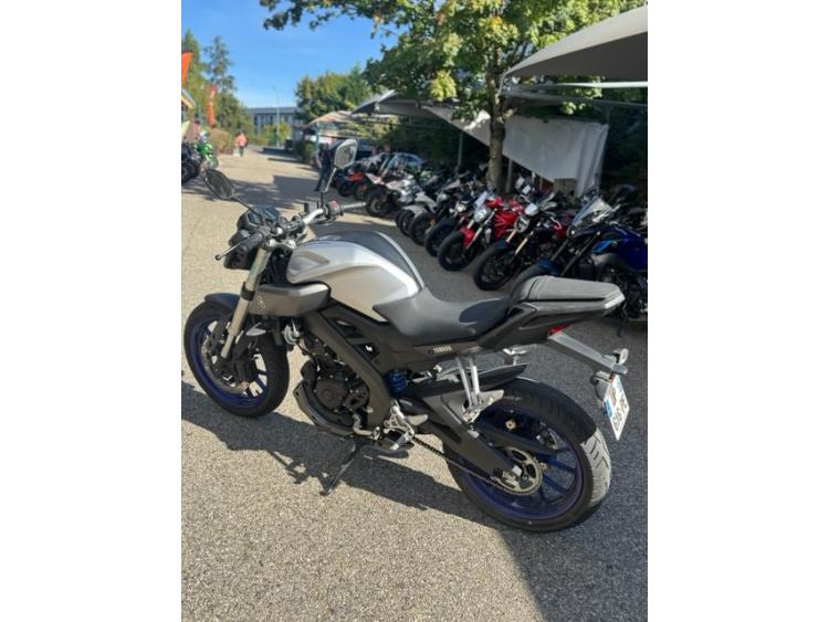 YAMAHA MT-125