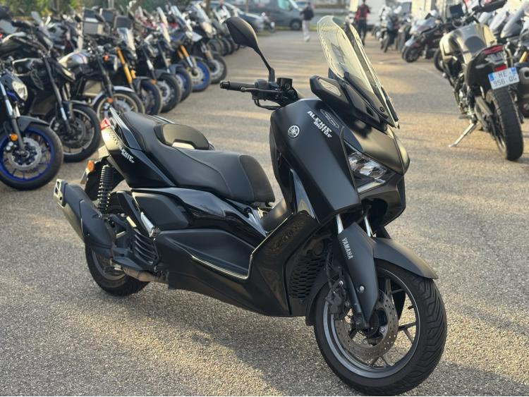 YAMAHA XMAX 125