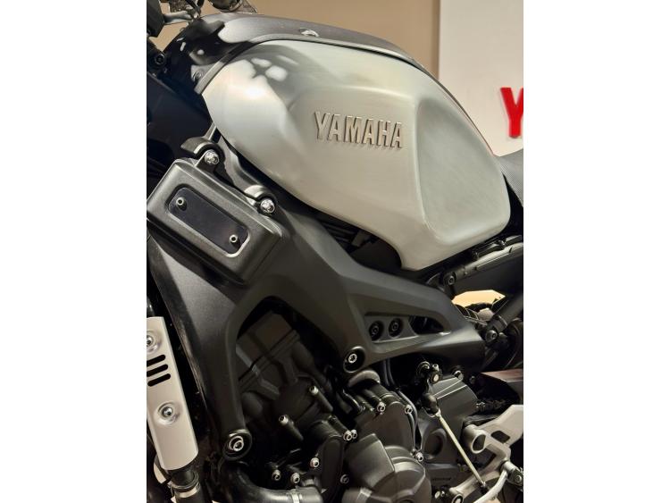 YAMAHA XSR 900