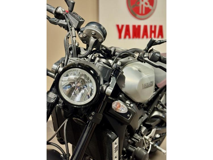 YAMAHA XSR 900