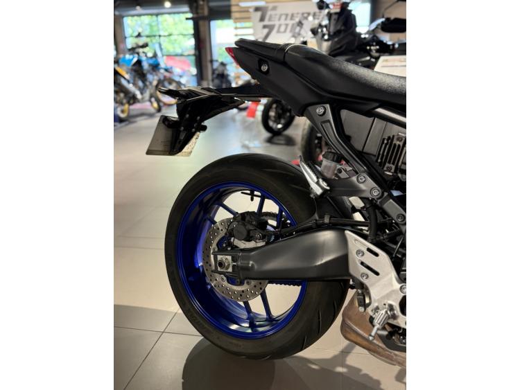 YAMAHA MT-09