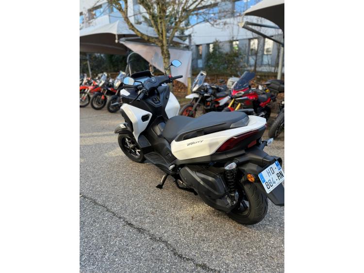 YAMAHA TRICITY 300