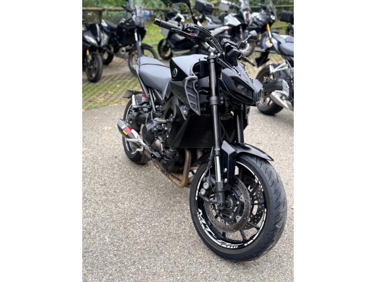 YAMAHA MT-09