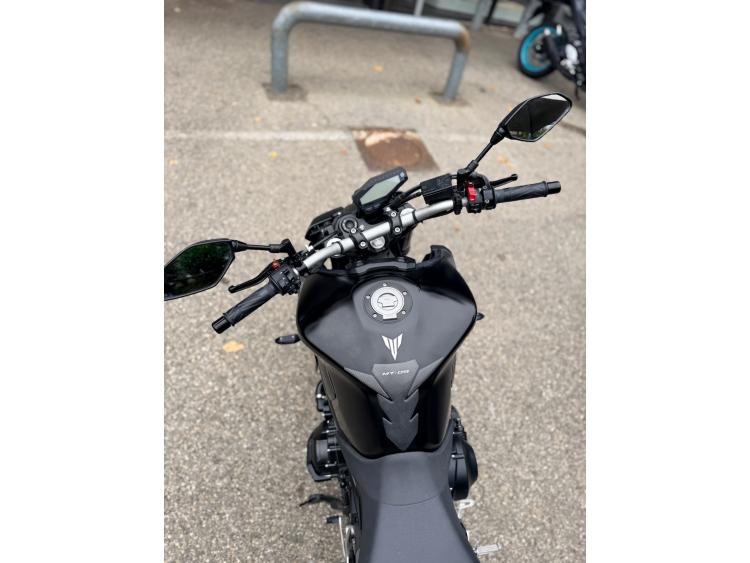 YAMAHA MT-09